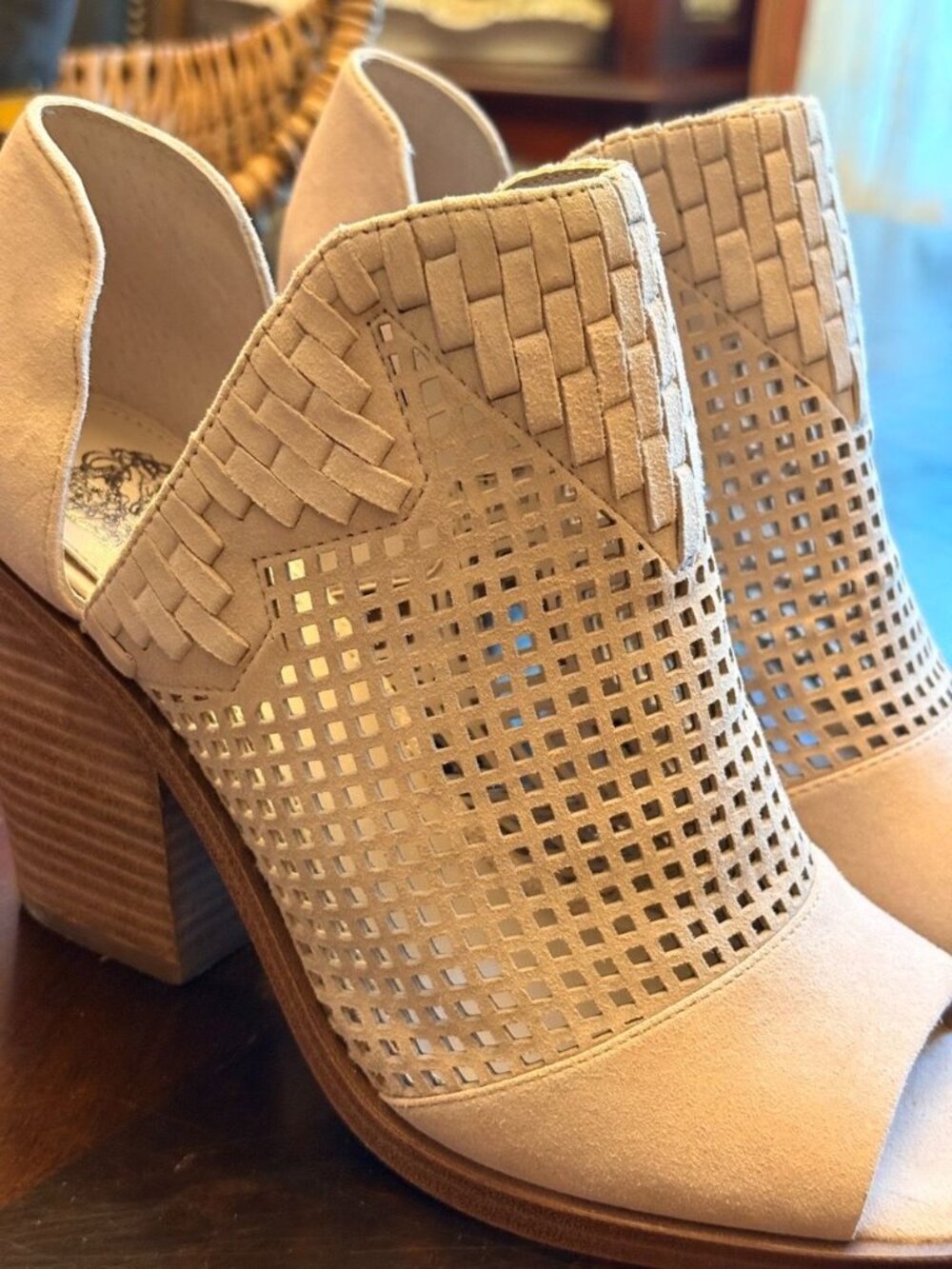 NIB Vince Camuto Fritzey Cutout Woven Suede Booties Taupe 8M